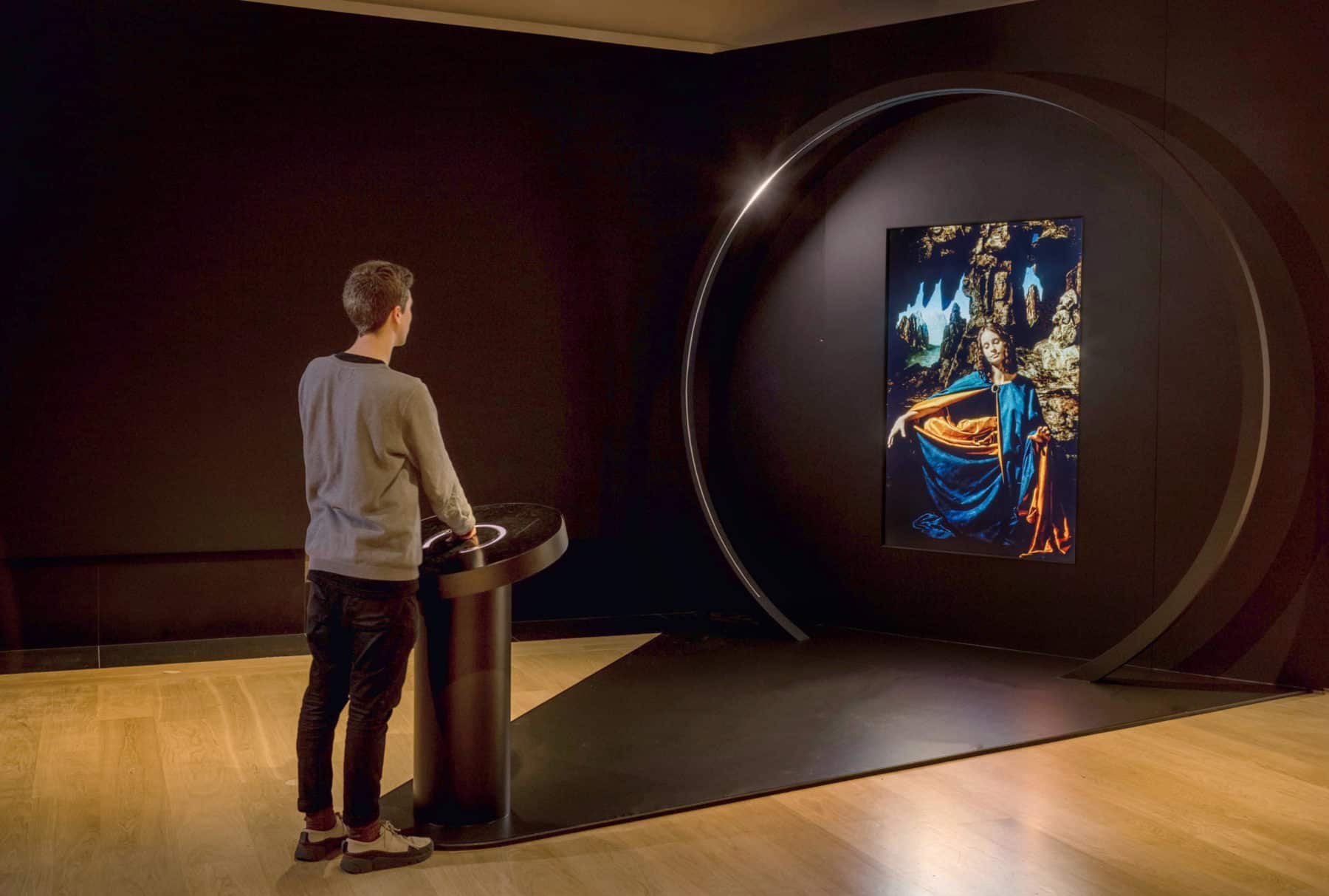 Leonardo exhibition: visitor exploring a circular display